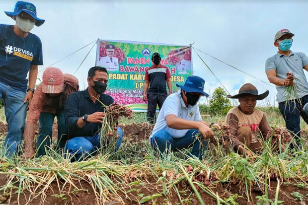 Ilham Azikin Tampung...