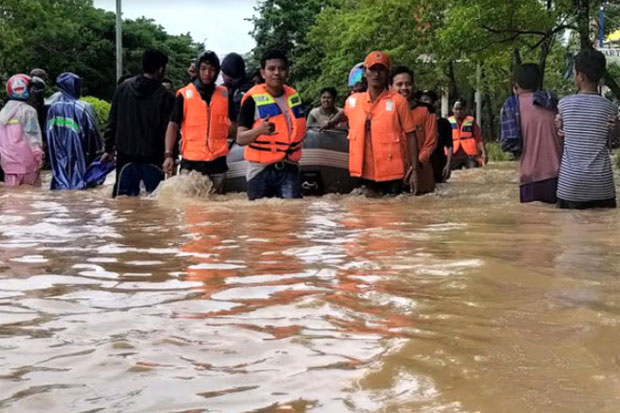 Puluhan Relawan di Maros...