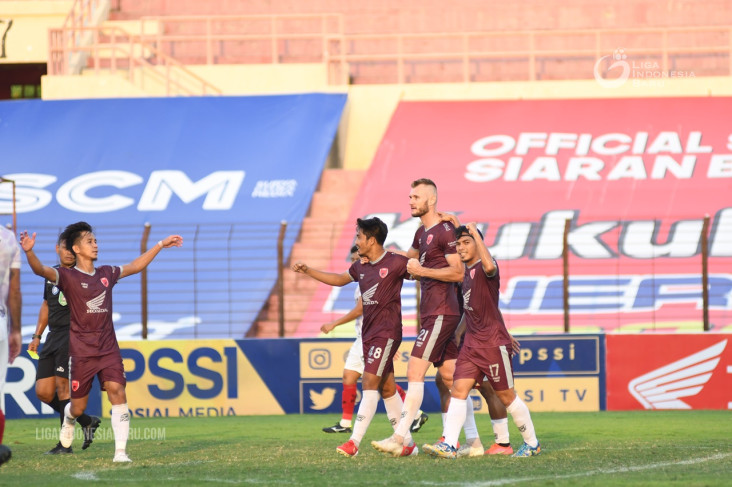 Liga 1: Sukses Taklukkan...