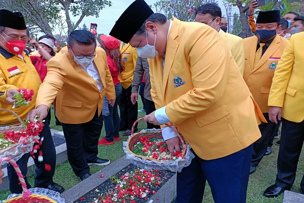 Ziarah ke Makam Pahlawan,...