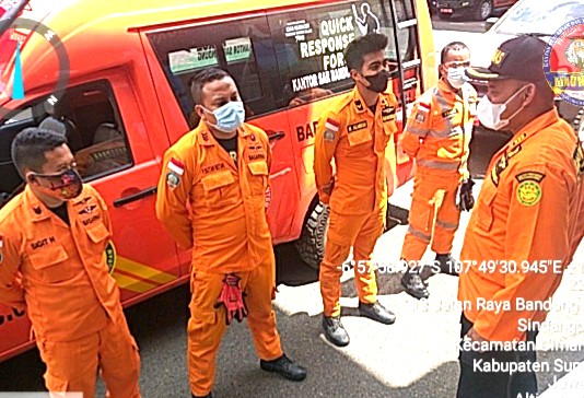 Nahas! Nekat Seberangi...