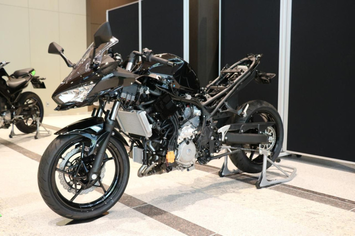 Pakai Hybrid Power Train,...