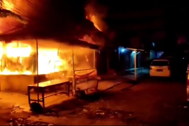 Hanguskan 20 Kios, Kerugian...