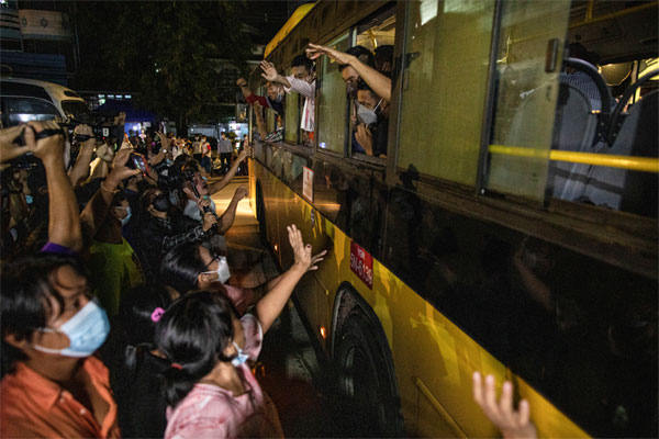 Ditekan ASEAN, Junta...
