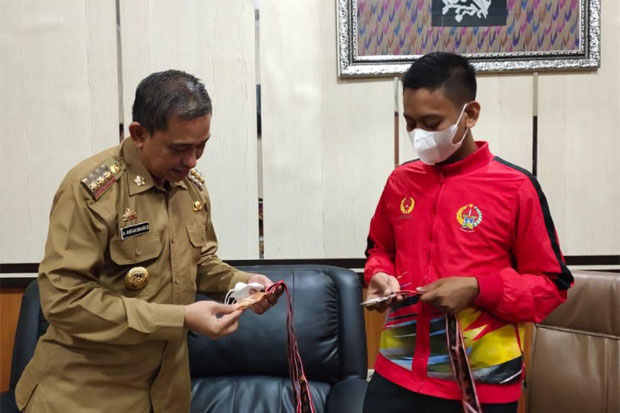 Raih 2 Medali di PON...