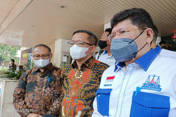 Demokrat Sewa Bambang...