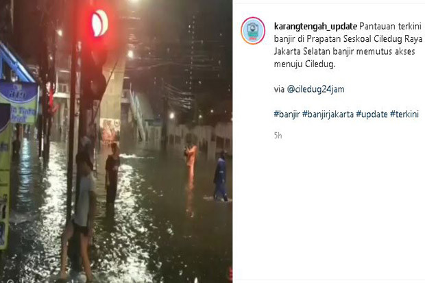 Diguyur Hujan, Perempatan...