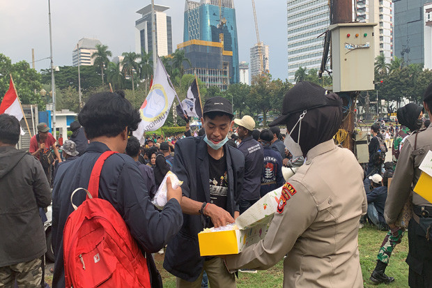 Aparat Bagi-bagi Roti...