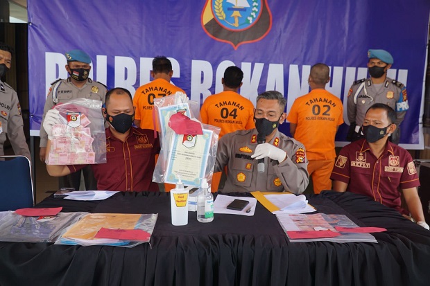 Peras Warga saat Urus...