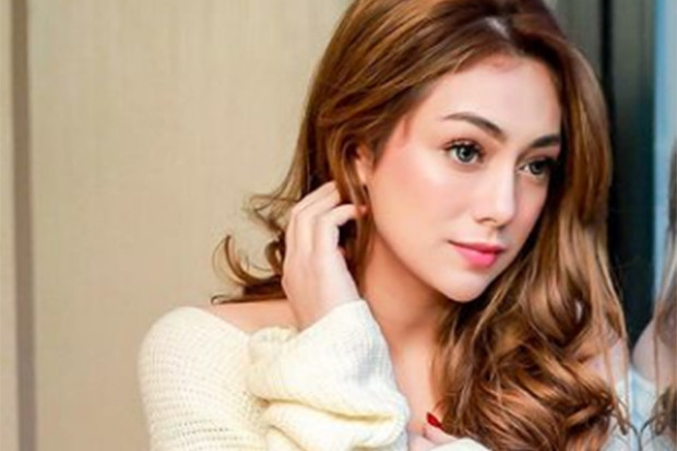 Celine Evangelista Menangis...
