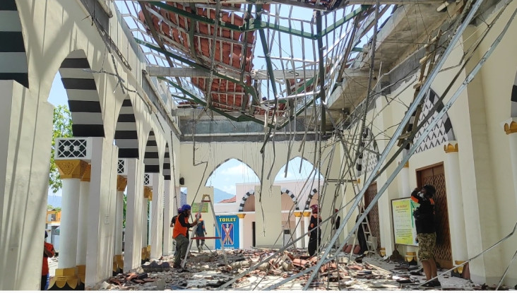 Serambi Masjid Besar...