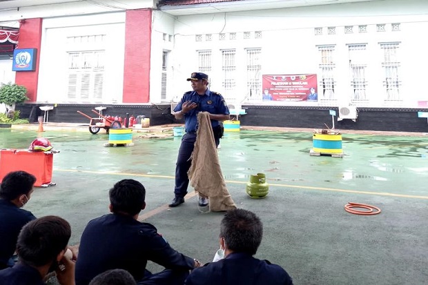 Pegawai dan Narapidana...
