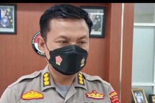 Chat Mesum Anak Tersangka,...