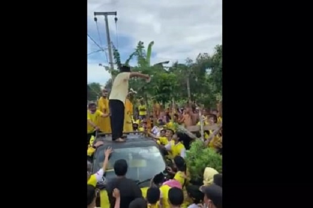 Aksi Calon Kades di...