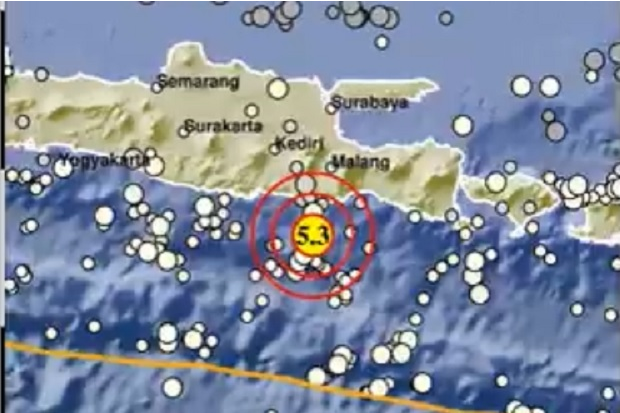 Gempa Guncang Blitar,...