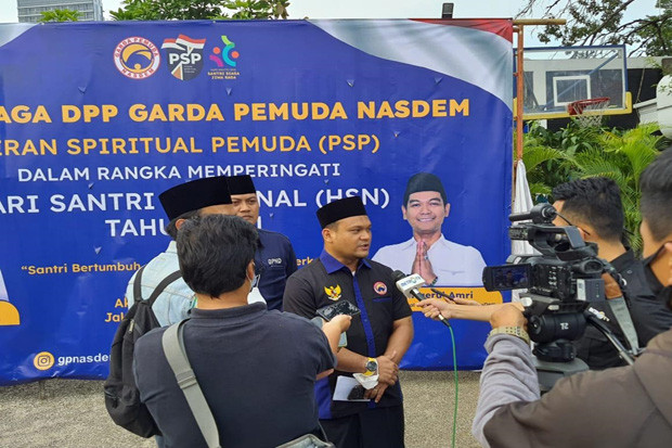 Dari Ulama dan Santri,...