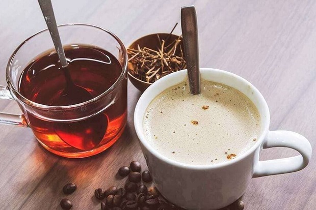 Minum Teh dan Kopi Setiap...