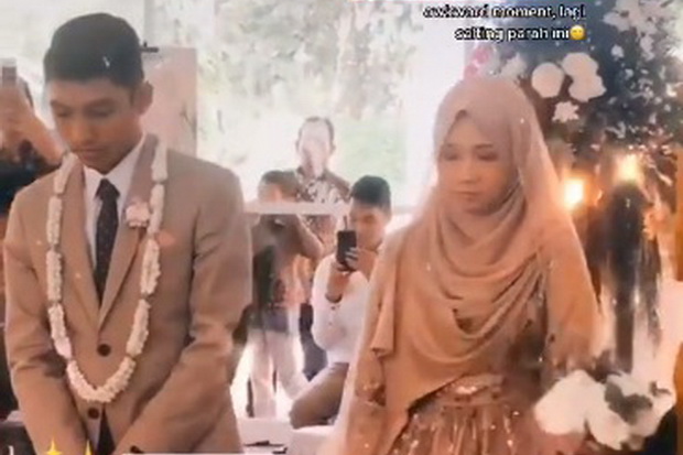 Viral, Wanita Ini Nikahi...