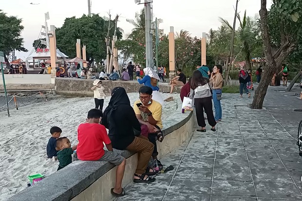 Anak-anak Boleh Masuk,...