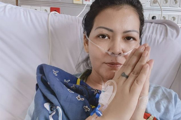 Melanie Subono dengan...