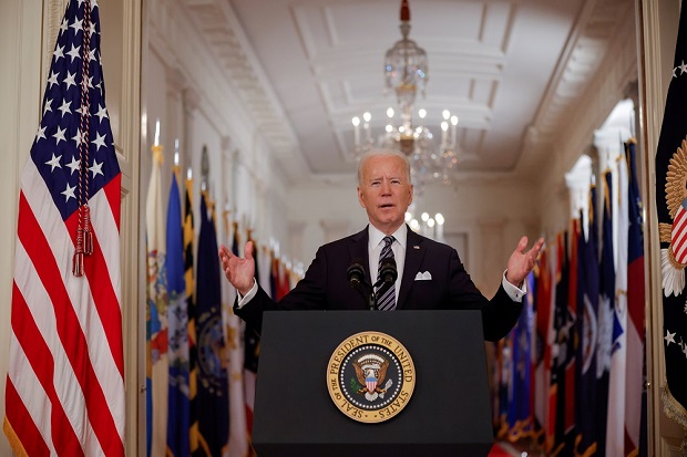 Biden Tunda Rilis Dokumen...