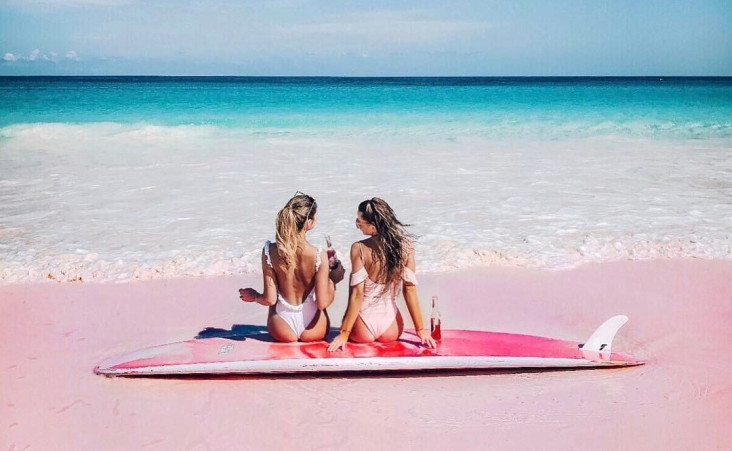 Kenapa Pantai Pink Berwarna...