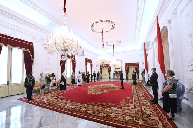 Presiden Jokowi Terima...