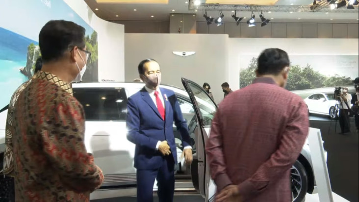 Di Depan Presiden Jokowi,...