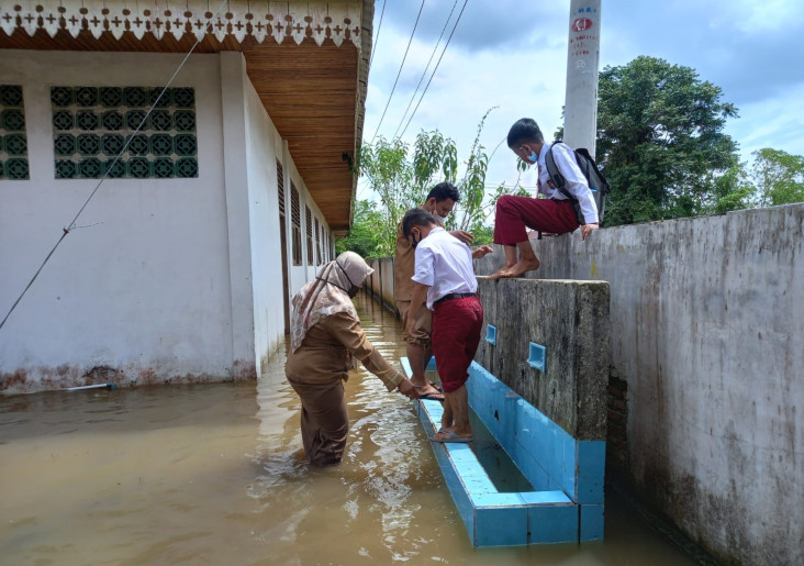 Ruang Kelas Kebanjiran,...