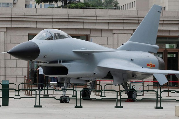 Jet Tempur J-10 China...