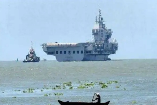 Kapal Induk Pertama...