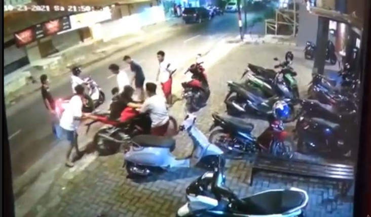 Viral, Video Pemuda...