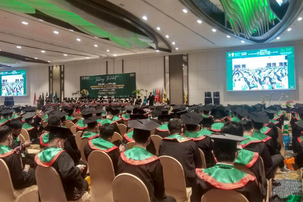 Wisuda Selama 3 Hari,...