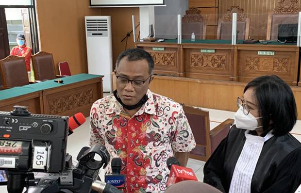 Divonis Besok, Jumhur...