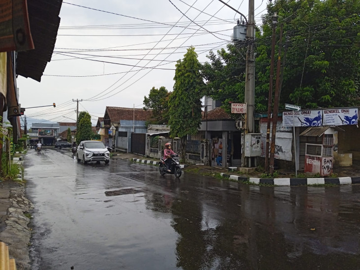 Hadang Pelajar di Dalam...