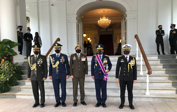 Panglima TNI Terima...