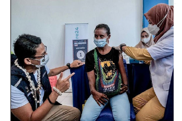 Sandiaga Uno Geber Vaksinasi...
