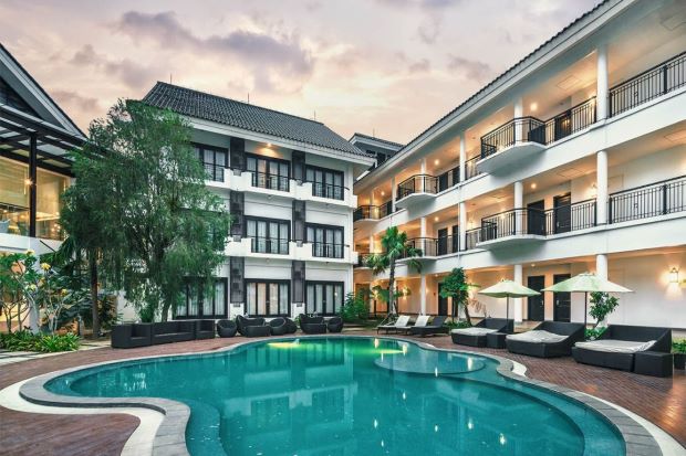 Staycation Hemat di...