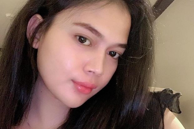 Profil Dinda Syarif,...