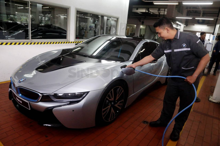BMW dan Mercedes-Benz...