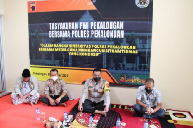 Perangi Berita Hoaks,...