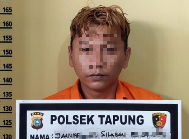 Tolak Ajakan Pacar,...