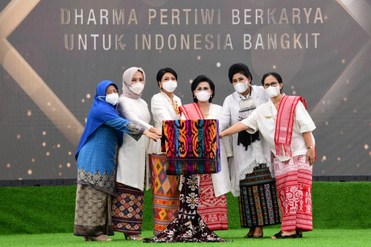Dharma Pertiwi Dukung...