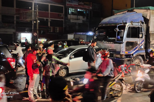 Terlibat Tabrakan Beruntun...