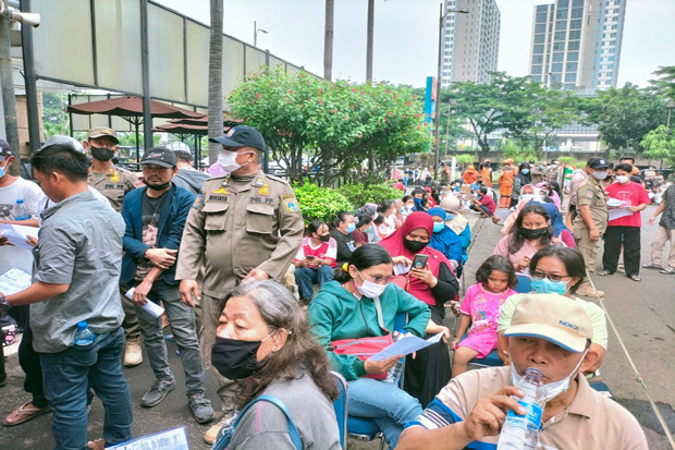 Ratusan Warga PMKS Geruduk...
