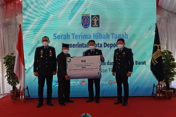 Terima Hibah Tanah dari...