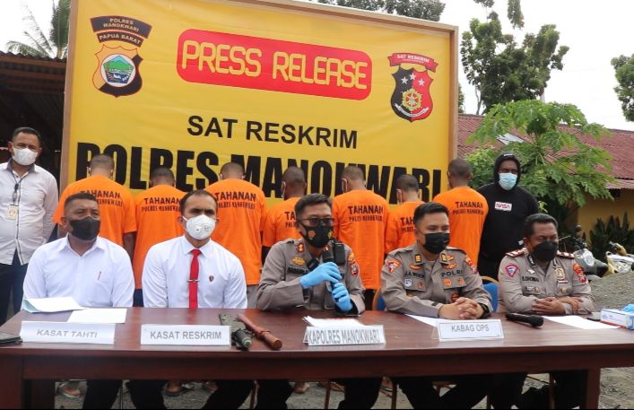 Polres Manokrawi Tangkap...