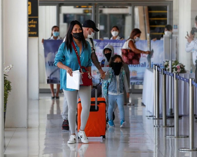Thailand Izinkan Turis...