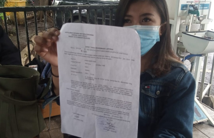 Bela Ibunya, Wanita...