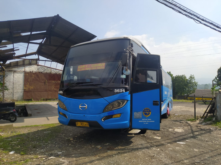 Bus DAMRI Bandung-Ciburuy...